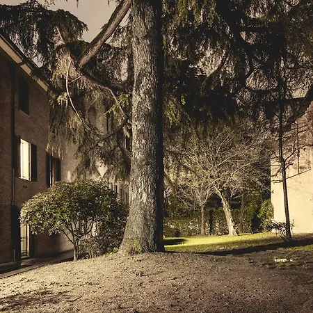 La Secchia Rapita Bed & Breakfast *